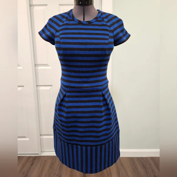 Banana Republic Blue Black Stripe Knit Dress size 0P Banana Republic Blue Black Stripe Knit Dress size 0P